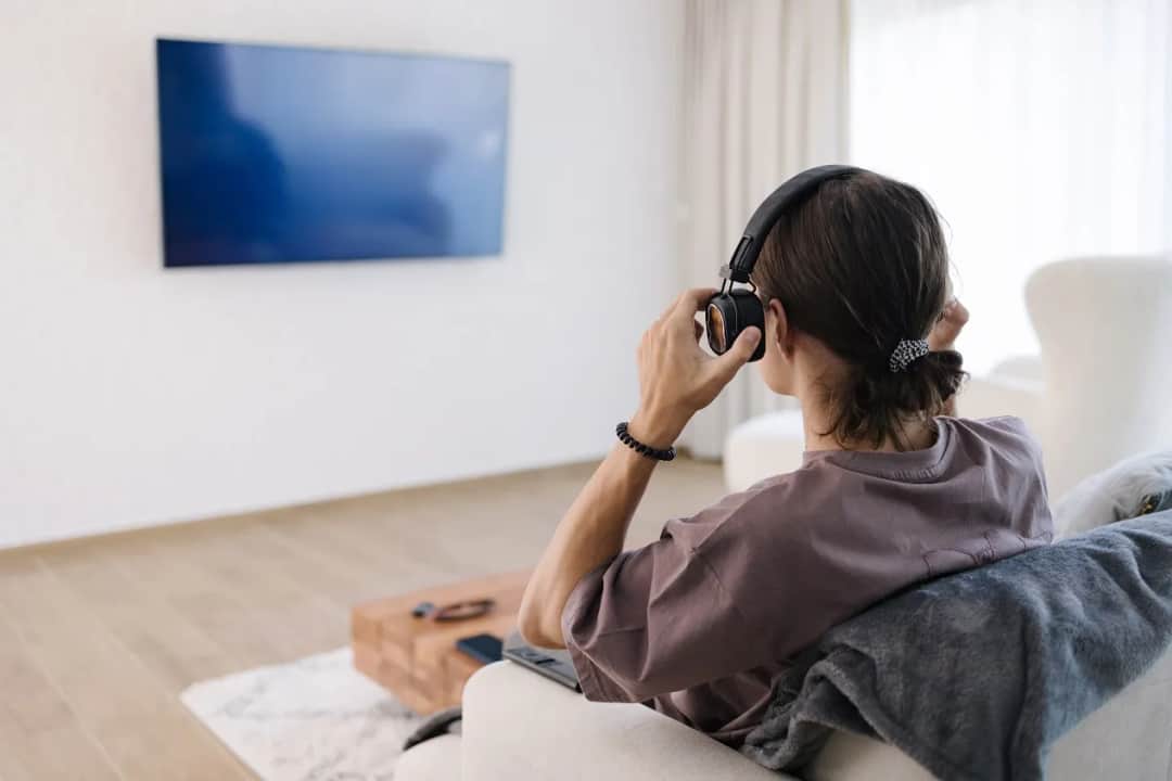 Jak podłączyć słuchawki do telewizora i uniknąć problemów z dźwiękiem