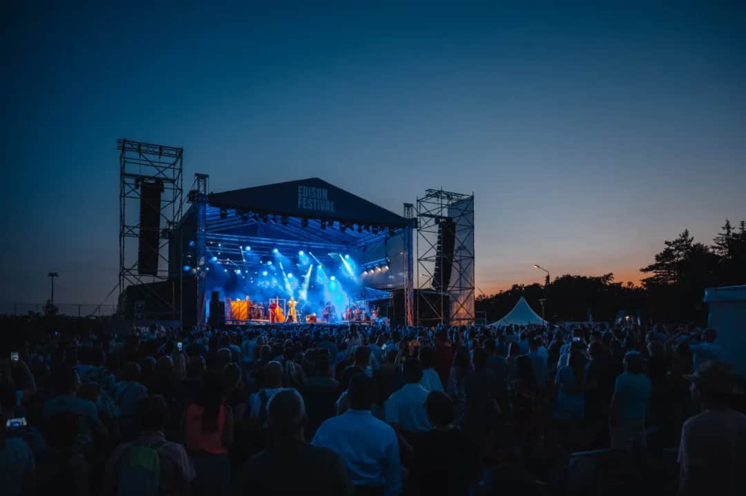 Edison Baranowo: Co oferuje popularny klub w Baranowie?