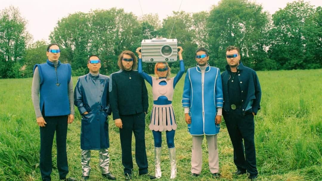 Muzyka do filmu z wakacji: najlepsze utwory na letni klimat